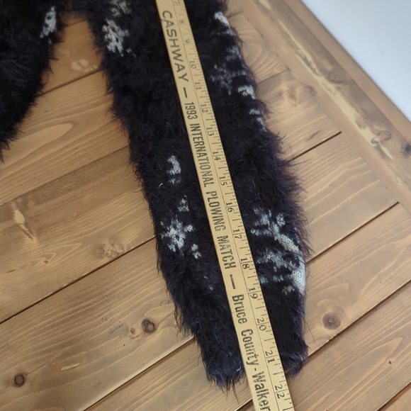 TOPSHOP Snowflake Textured  Warm Fuzzy Eyelash Sweater - Picture 7 of 8